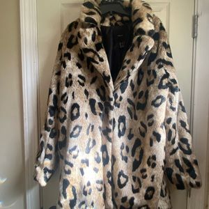 Brand new w/o tags woman’s leopard faux fur coat